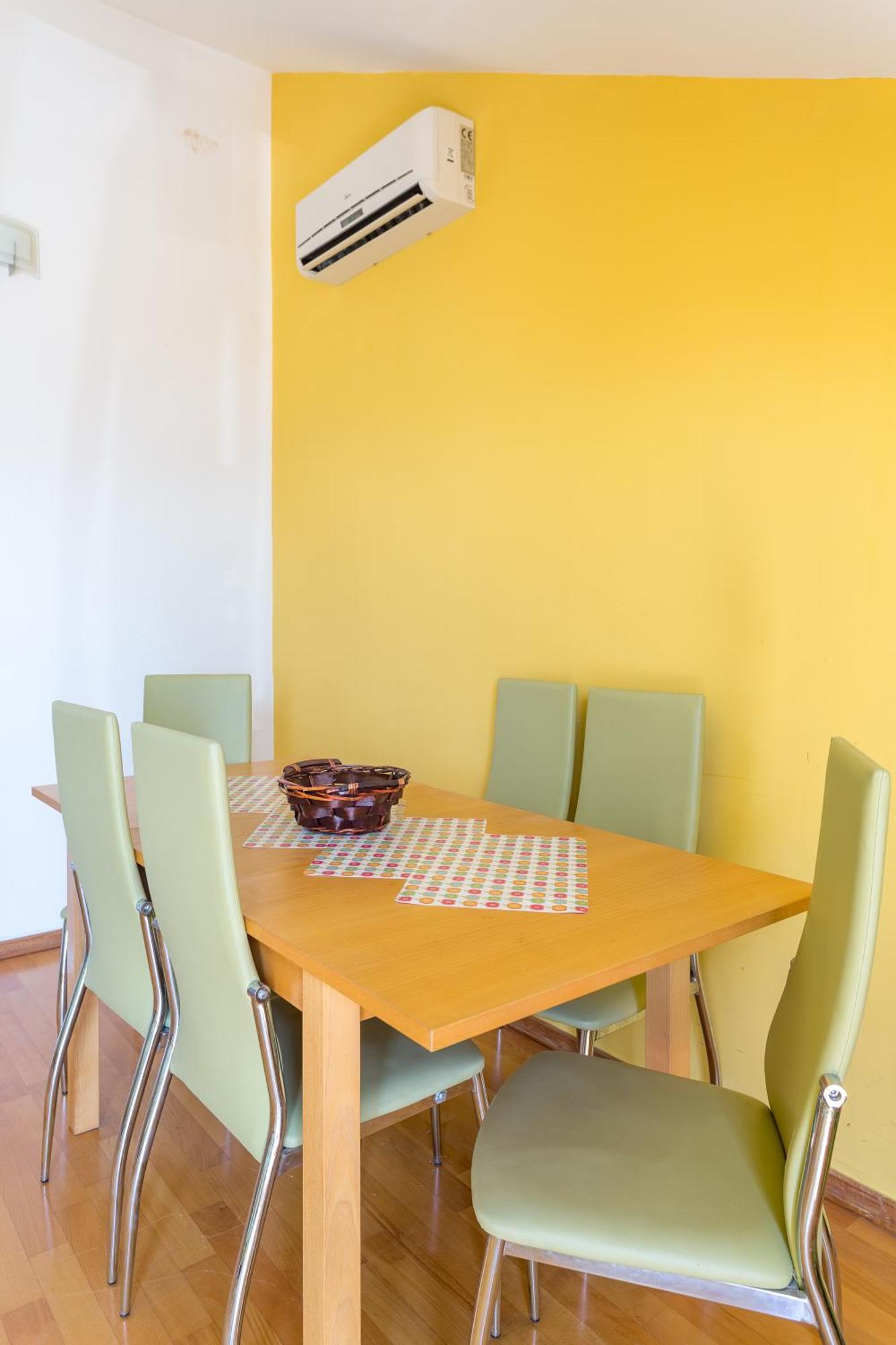 Sunrise Apartments Bol Room photo